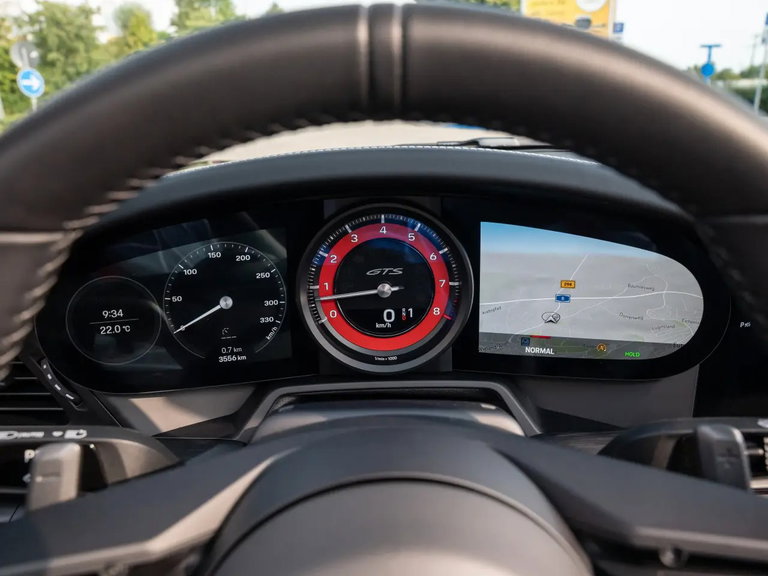 Porsche 992 Carrera 4 GTS