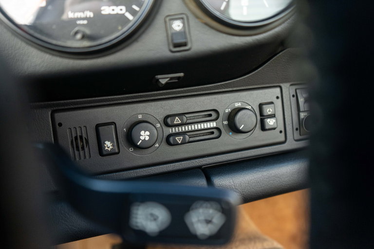 Porsche 964 Carrera 4