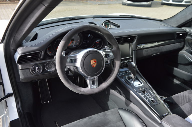 Porsche 991 Carrera GTS