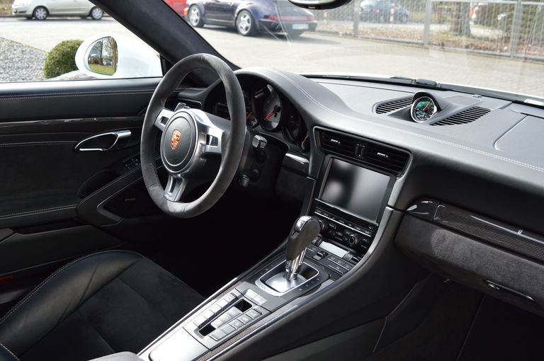 Porsche 991 Carrera GTS