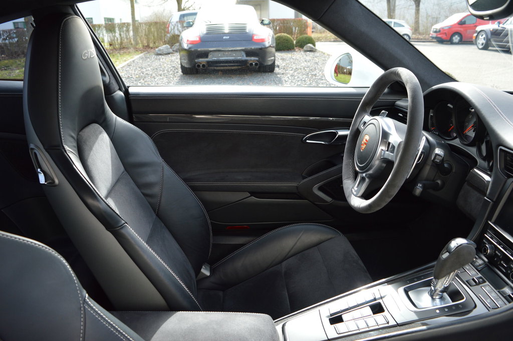 Porsche 991 Carrera GTS