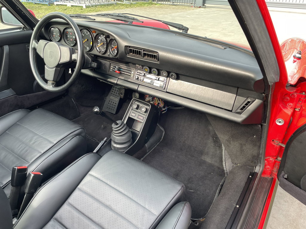 Porsche 911 Carrera 3.2 (US)