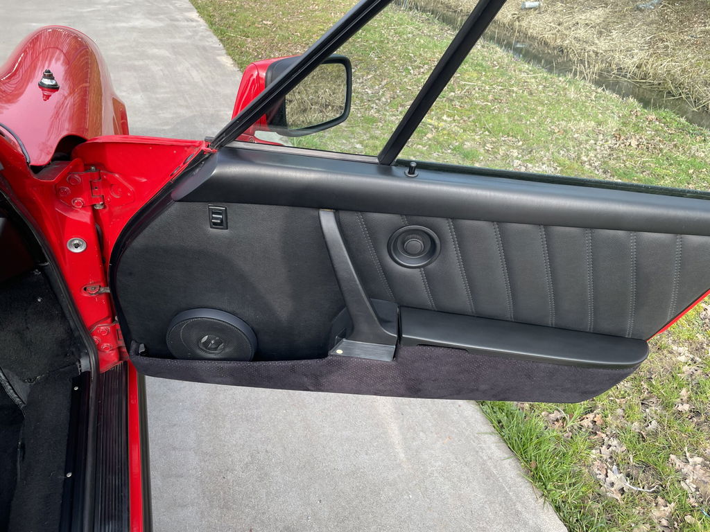 Porsche 911 Carrera 3.2 (US)