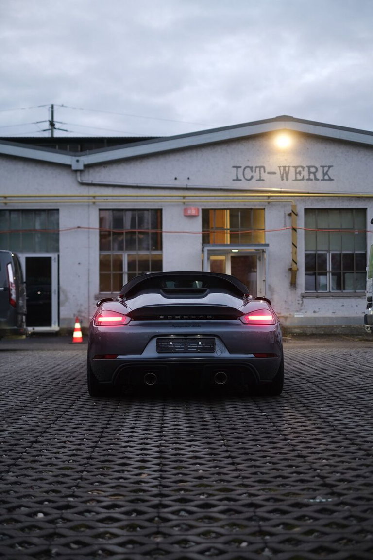 Porsche 718 Spyder RS