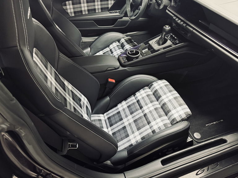 Porsche 992 GT3 Touring