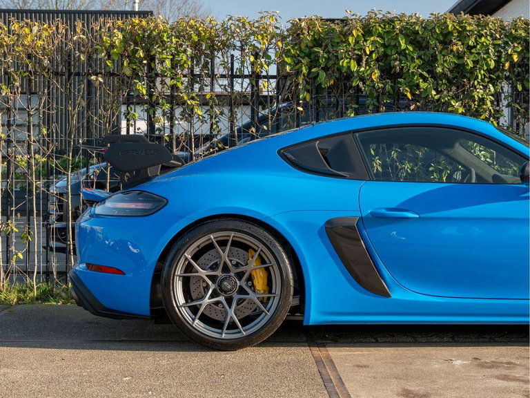 Porsche 718 Cayman GT4 RS