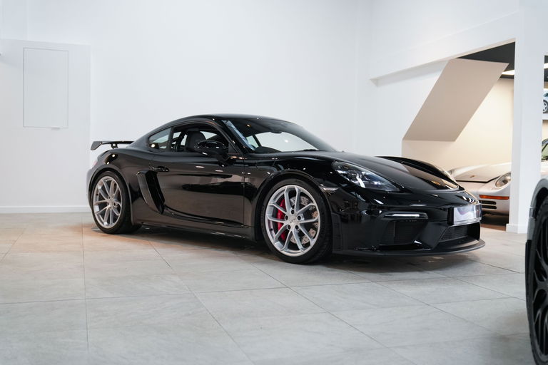 Porsche 718 Cayman GT4