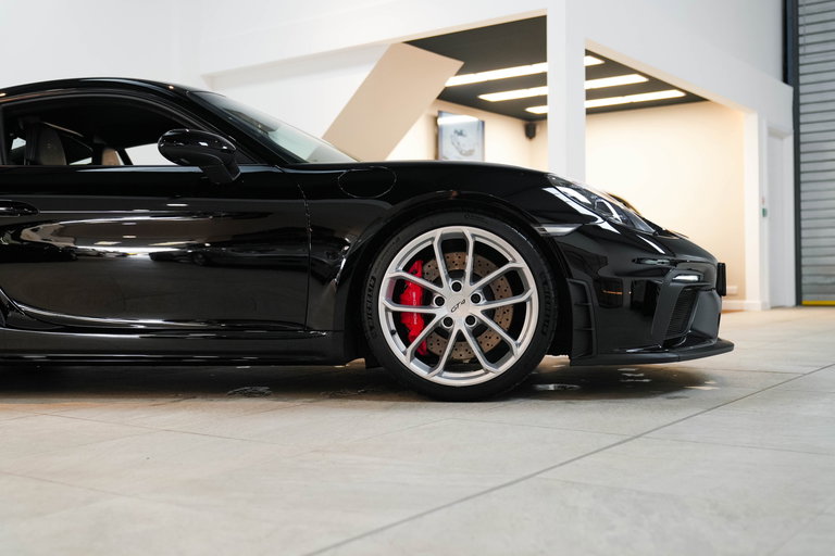 Porsche 718 Cayman GT4