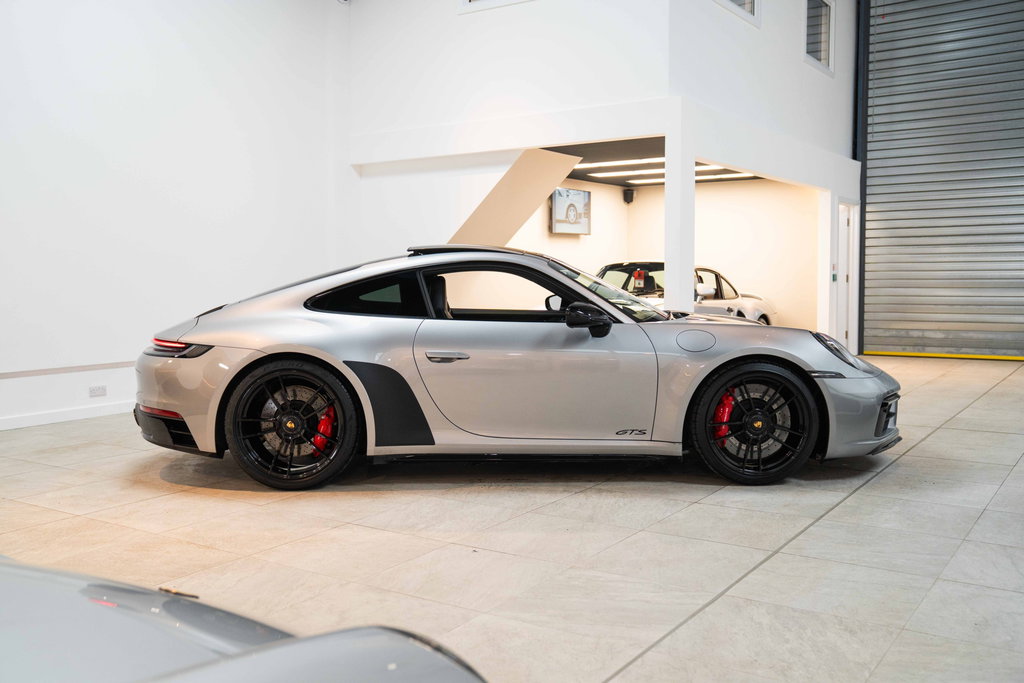 Porsche 992 Carrera GTS