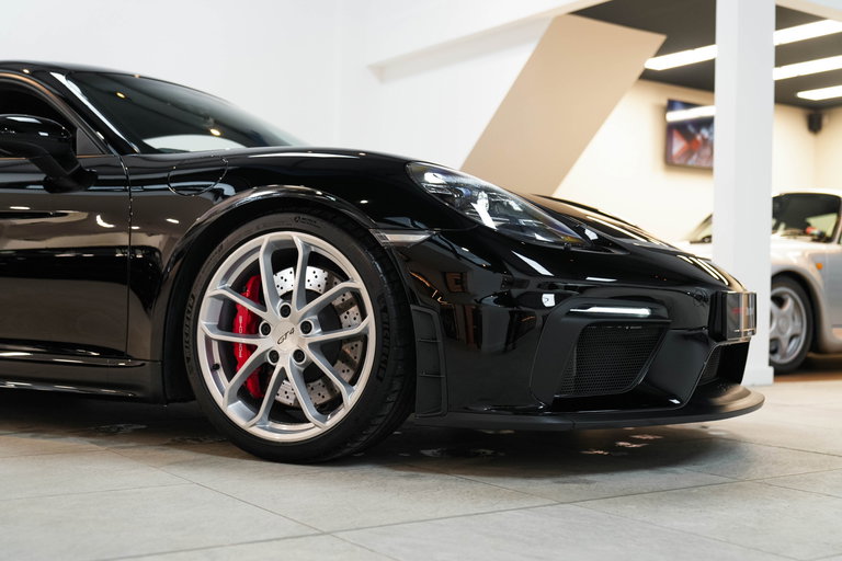 Porsche 718 Cayman GT4