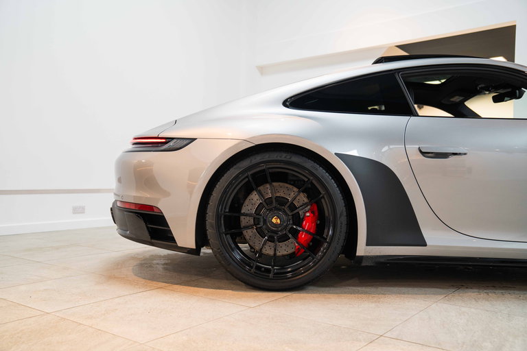 Porsche 992 Carrera GTS