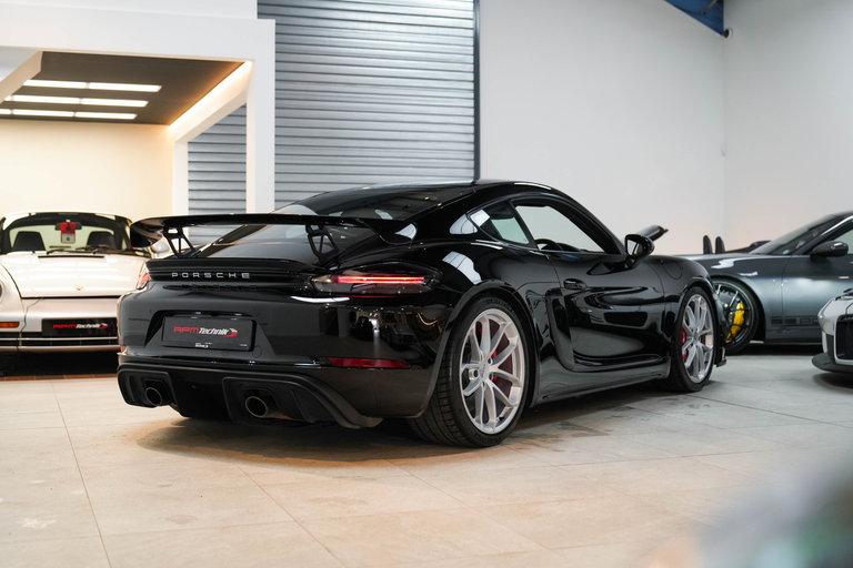 Porsche 718 Cayman GT4