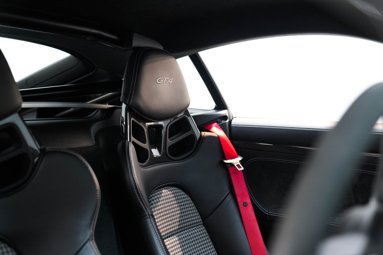 Porsche 718 Cayman GT4