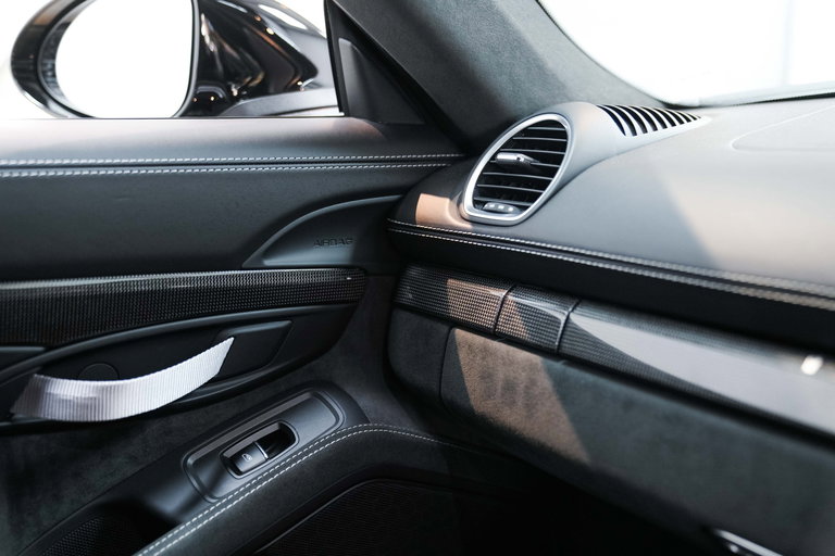 Porsche 718 Cayman GT4