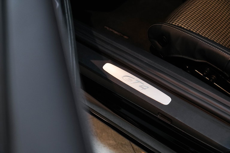 Porsche 718 Cayman GT4