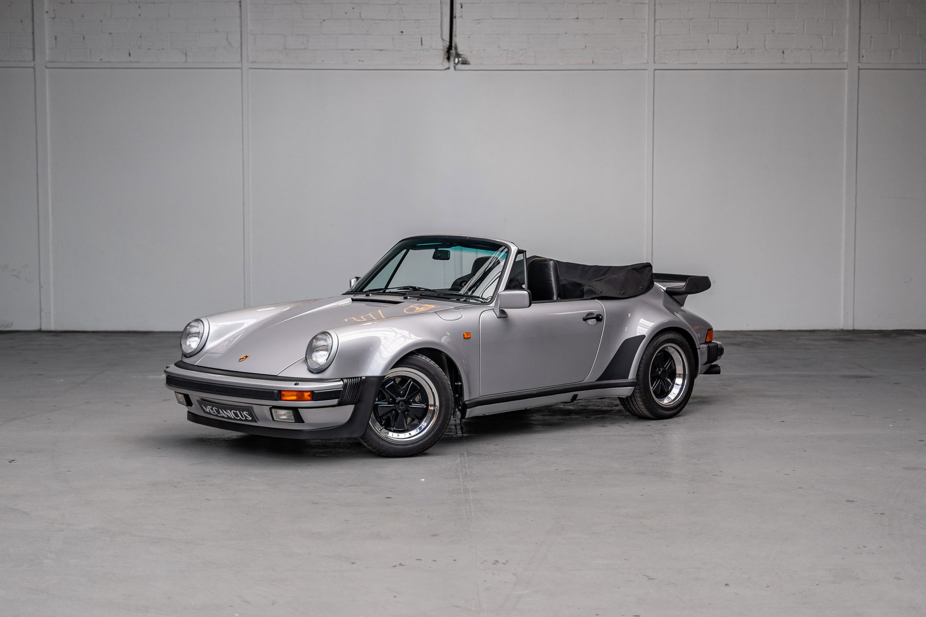 Porsche in Silver Metallic 980 - Color Overview - elferspot.com