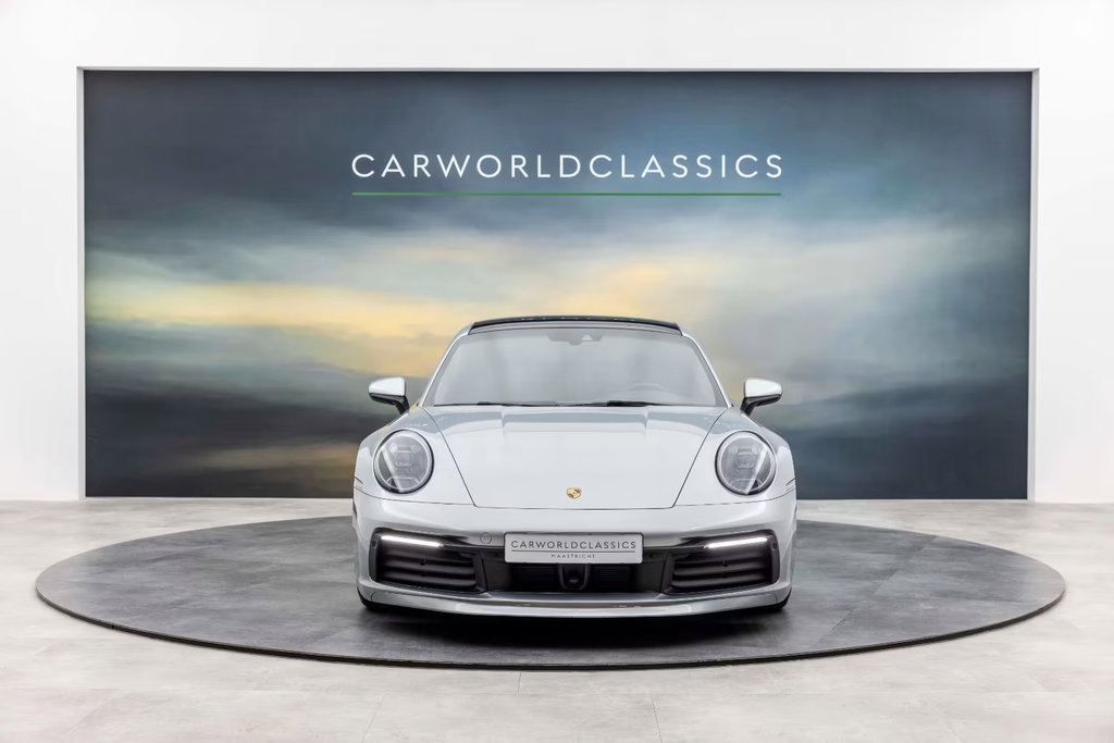 Porsche 992 Carrera