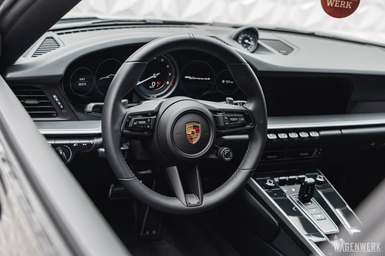 Porsche 992 Carrera 4S