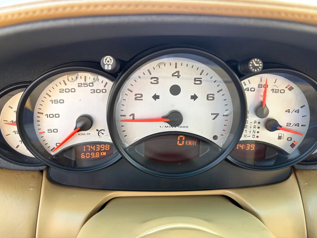 Porsche 996 Carrera 4