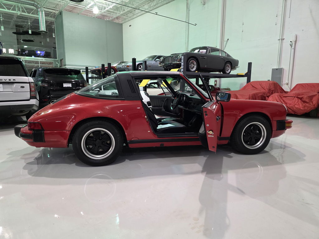 Porsche 911 Carrera 3.2 (US)