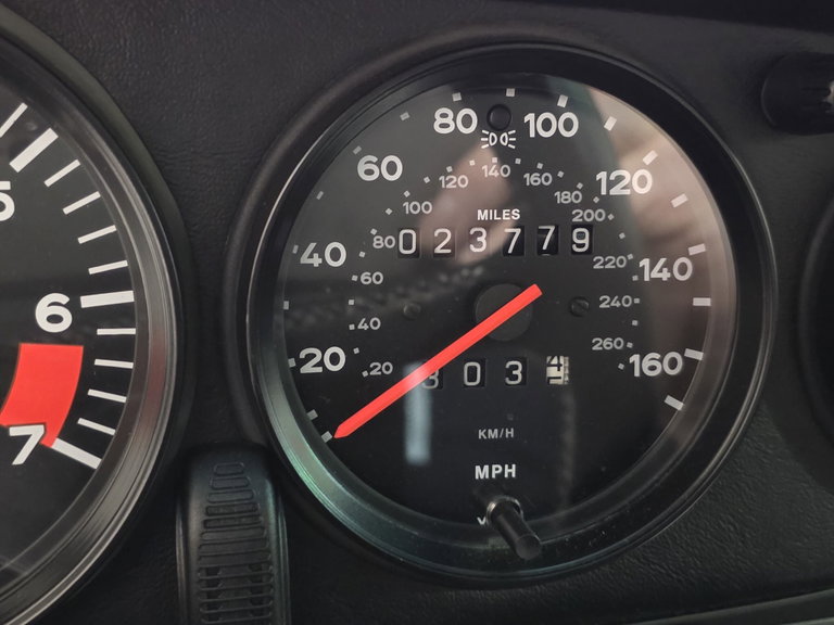 Porsche 911 Carrera 3.2 (US)