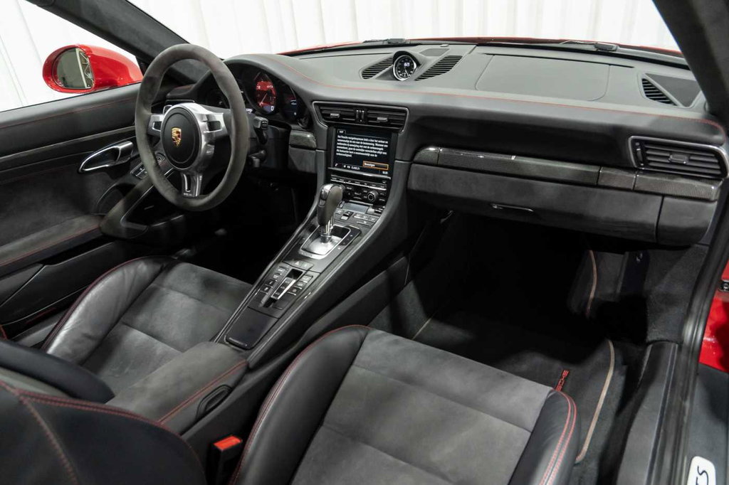 Porsche 991 Carrera GTS