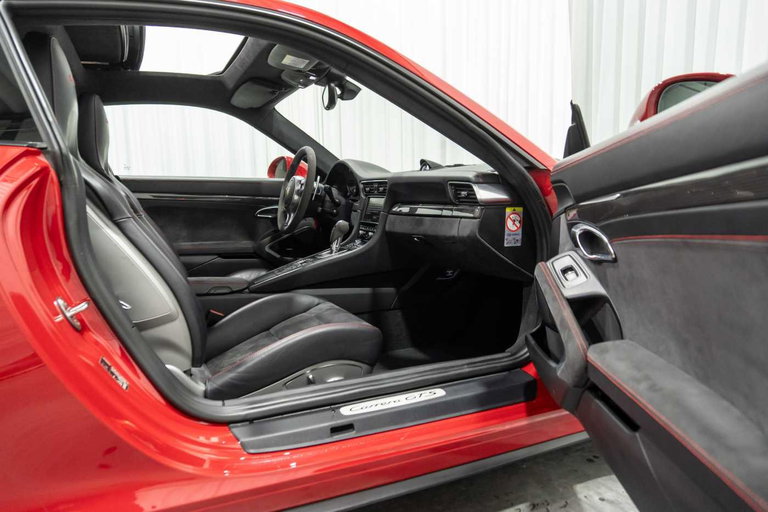 Porsche 991 Carrera GTS