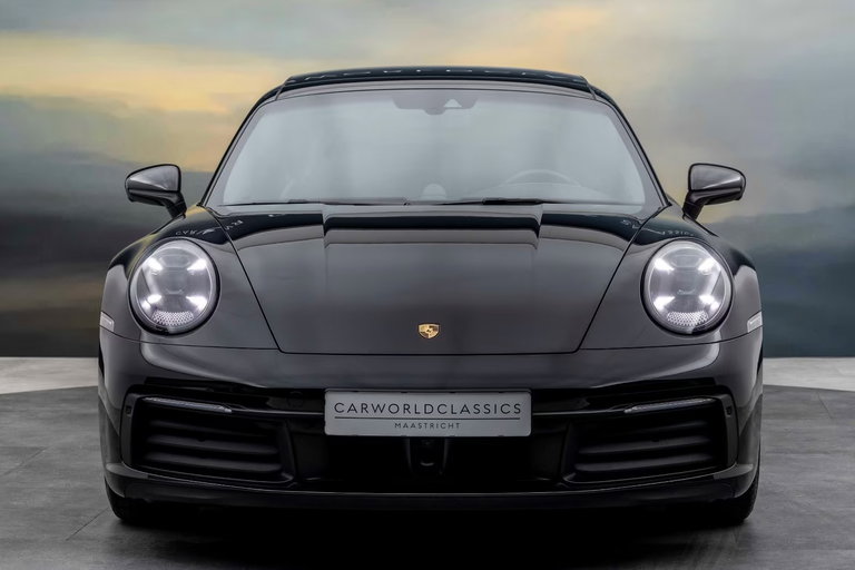 Porsche 992 Carrera 4