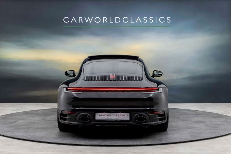 Porsche 992 Carrera 4