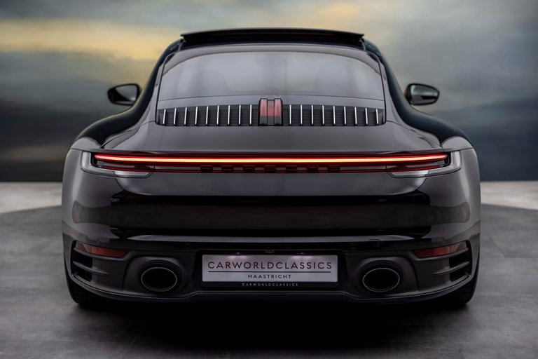 Porsche 992 Carrera 4