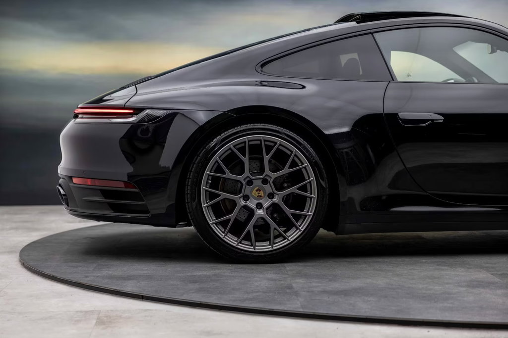 Porsche 992 Carrera 4