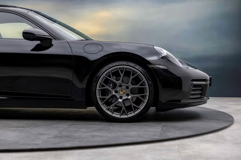 Porsche 992 Carrera 4