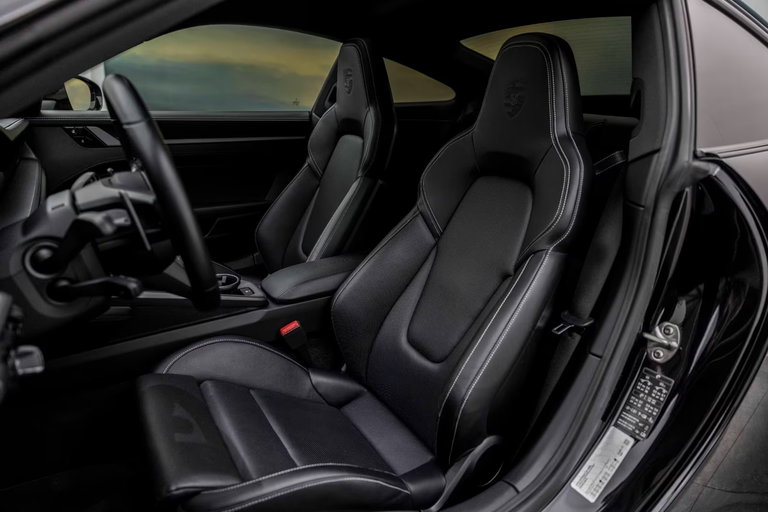 Porsche 992 Carrera 4