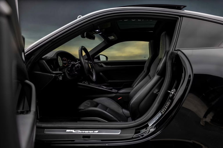 Porsche 992 Carrera 4