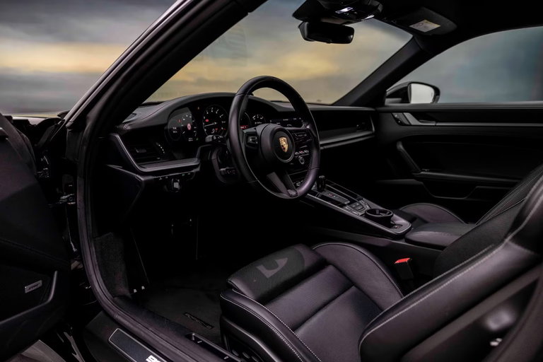 Porsche 992 Carrera 4