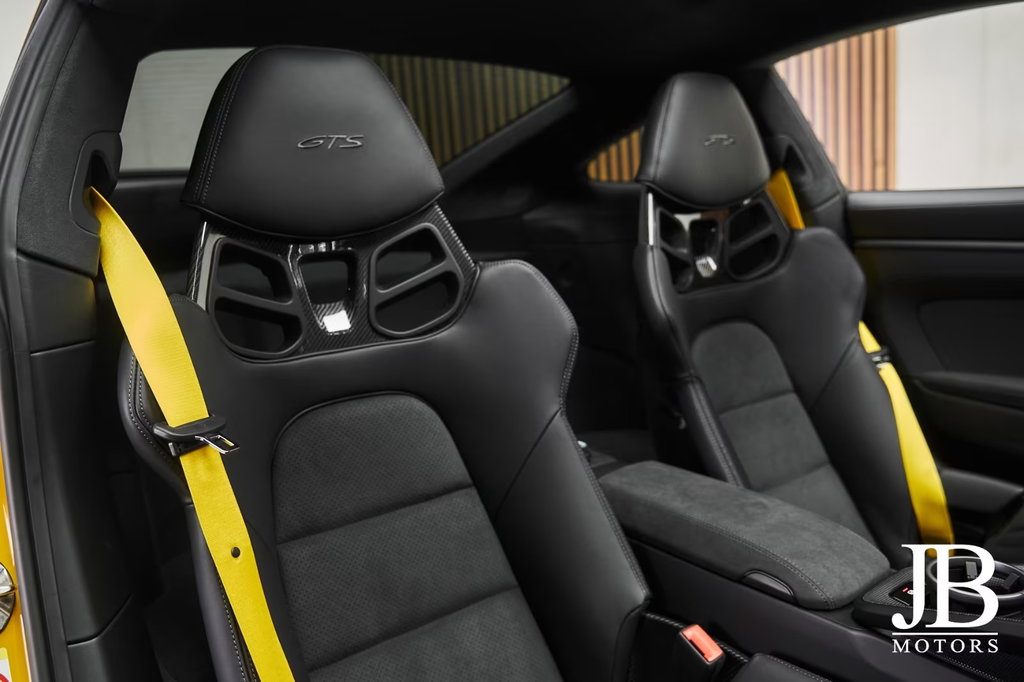 Porsche 992.2 Carrera 4 GTS