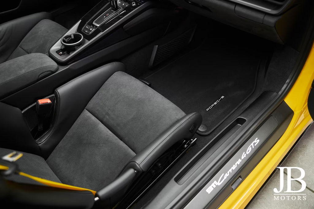 Porsche 992.2 Carrera 4 GTS