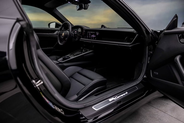 Porsche 992 Carrera 4