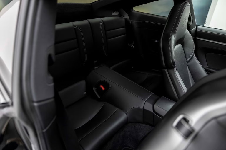 Porsche 992 Carrera 4