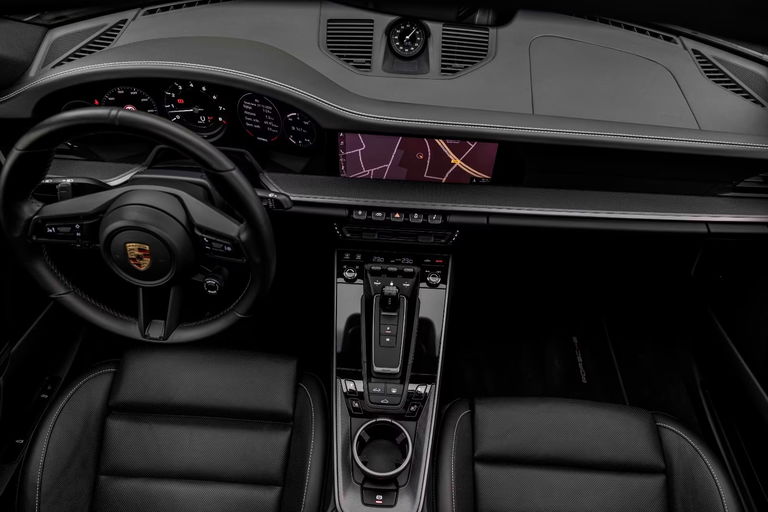 Porsche 992 Carrera 4