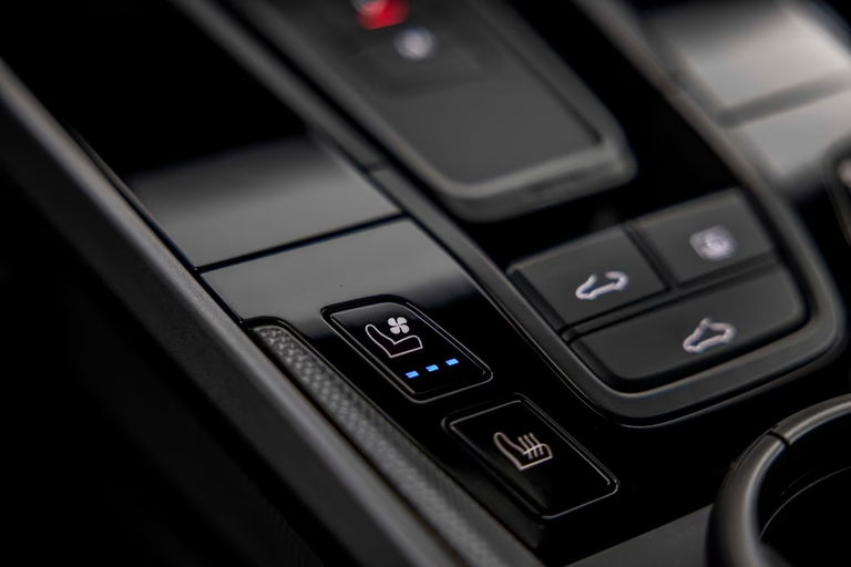 Porsche 992 Carrera 4