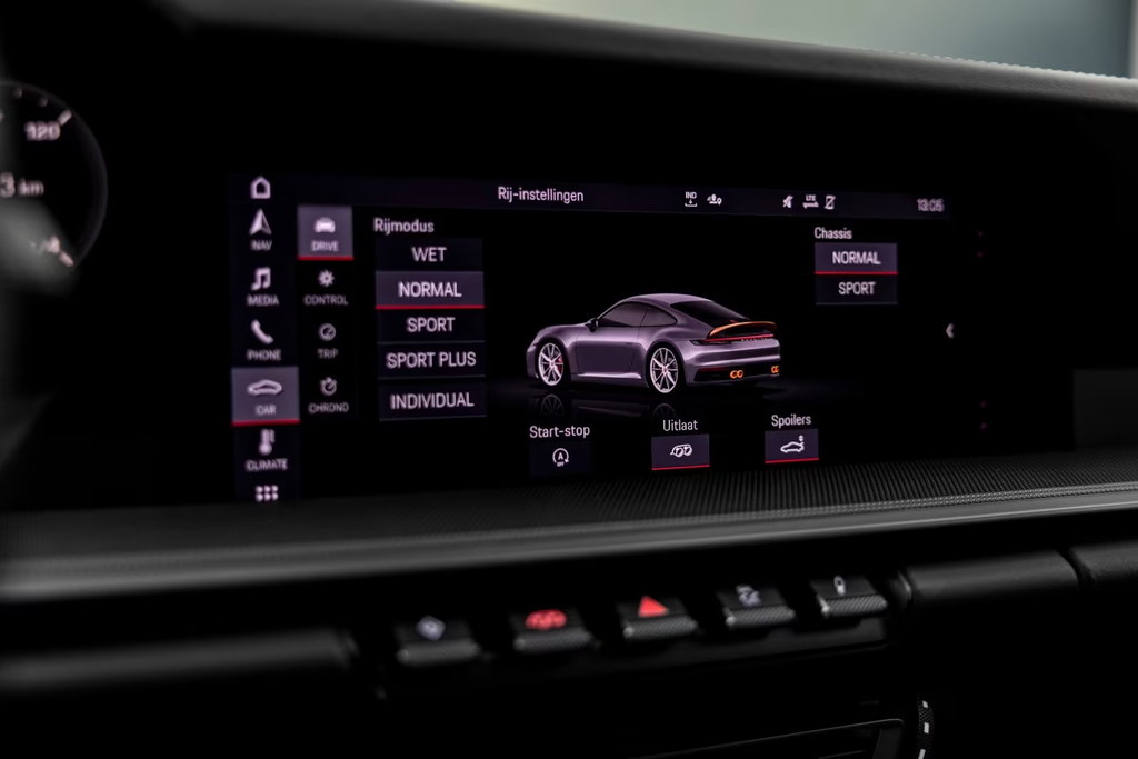 Porsche 992 Carrera 4