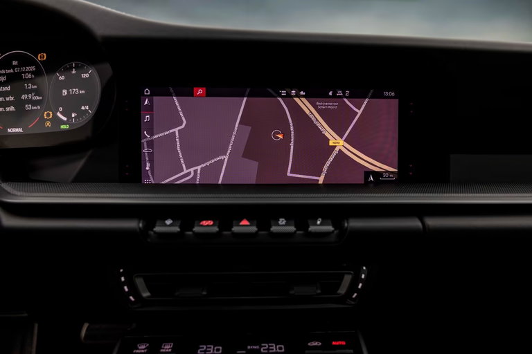 Porsche 992 Carrera 4