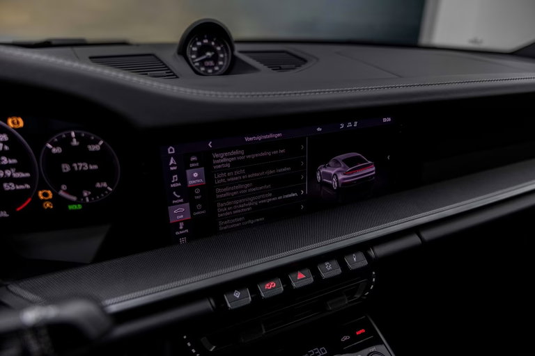 Porsche 992 Carrera 4