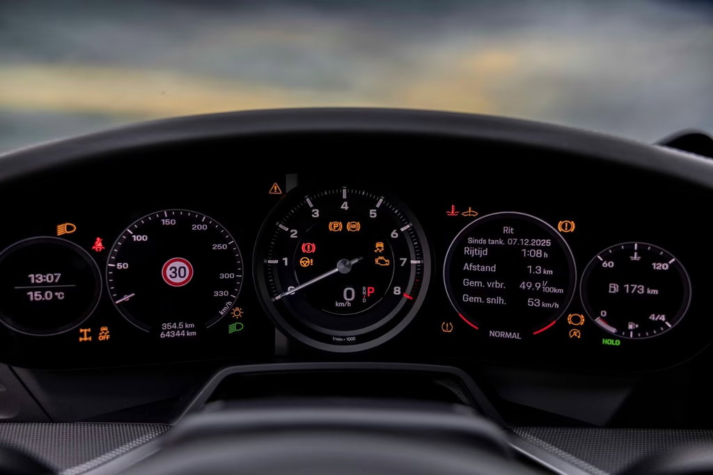 Porsche 992 Carrera 4