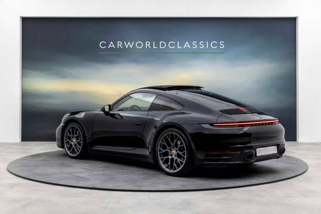 Porsche 992 Carrera 4