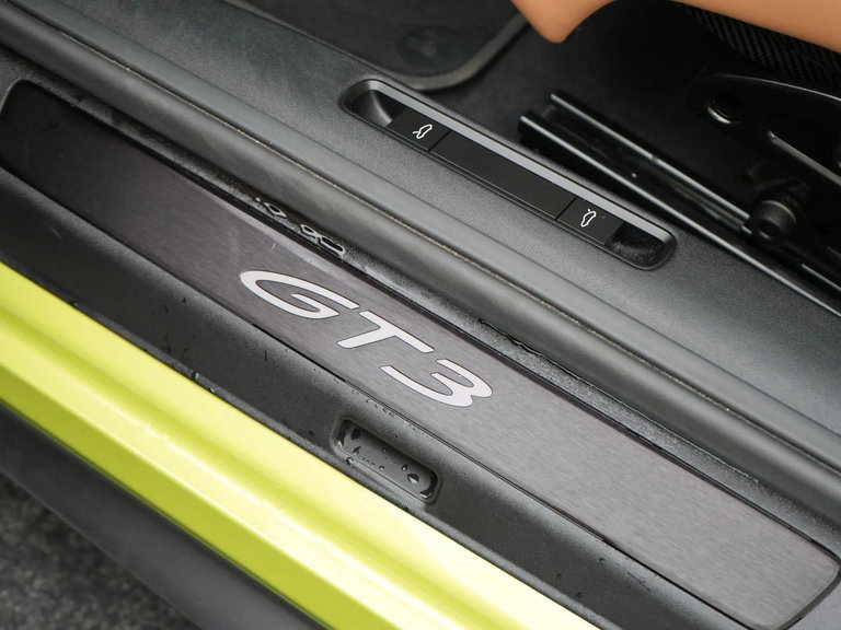 Porsche 992 GT3 Touring