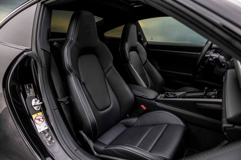 Porsche 992 Carrera 4