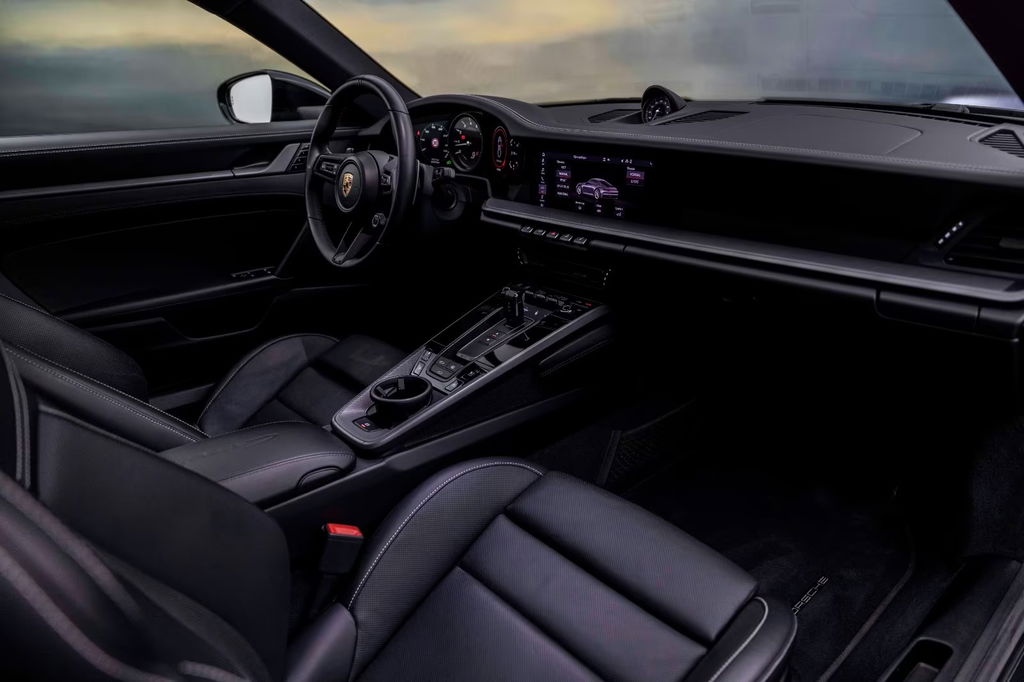 Porsche 992 Carrera 4