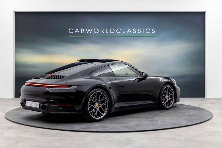 Porsche 992 Carrera 4